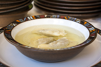 אורה קורן מרק עוף עם קרפלעך