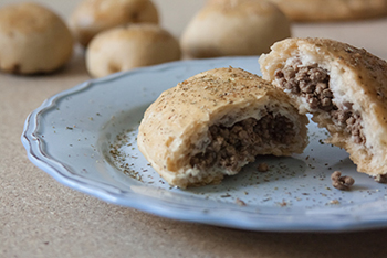 אורה קורן מתכונים גוז'גיז'אדה – מאפה שמרים ממולא בשר