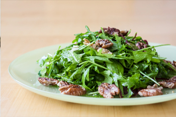 סלט ירוקים ואגוזים