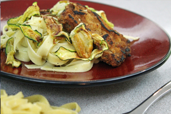 חטיפי שניצל וינאי על פסטה זוקיני