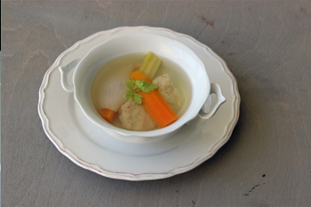 מרק צח צמחוני עם קניידלעך, לפסח