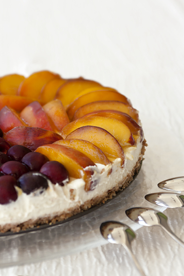 אורה קורן עוגת גבינה עם פירות טריים ללא אפייה