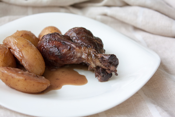 אורה קורן עוף ביין אדום, קדירה עם תפוחי אדמה1