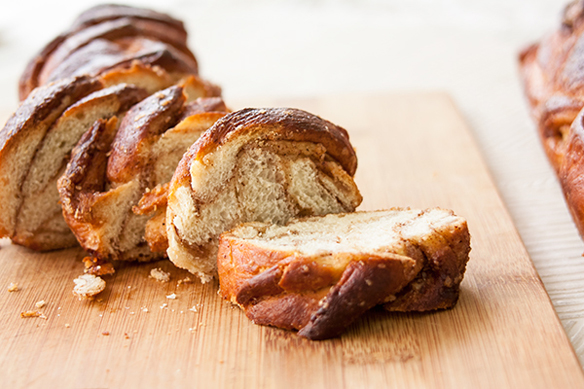 אורה-קורן-עוגת-שמרים-קלועה-5