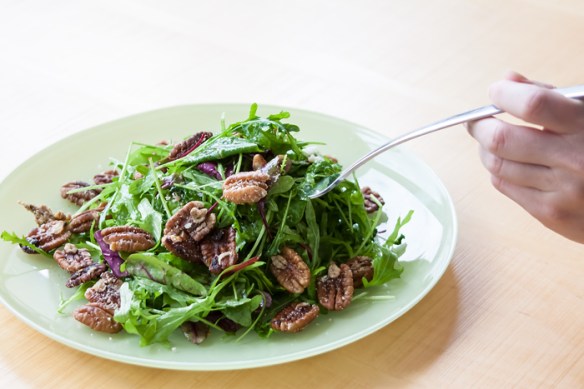 אורה קורן סלט ירוקים ואגוזי מלך2