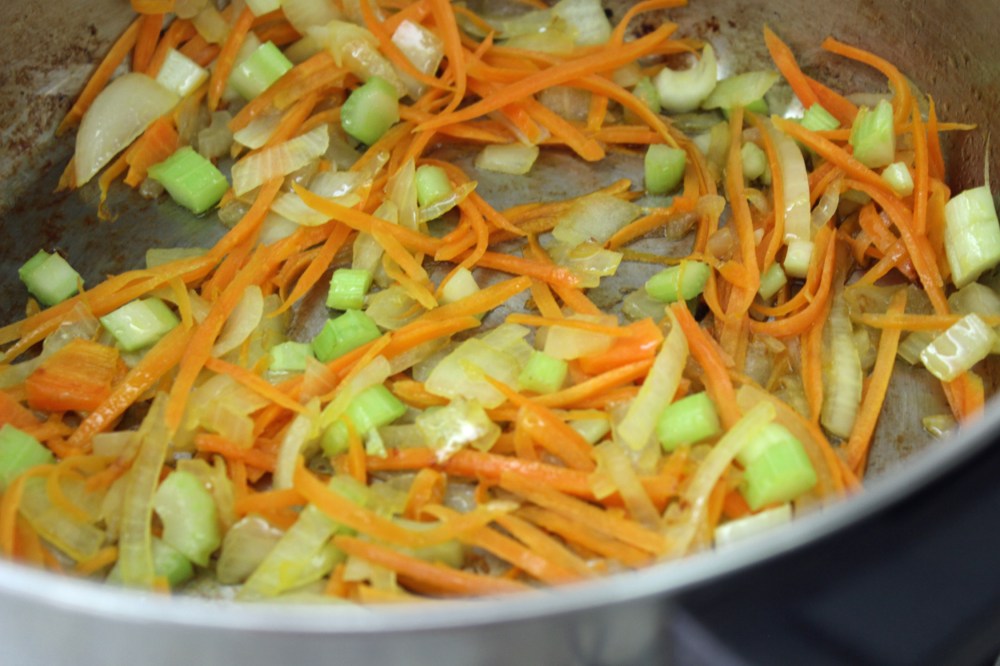 שלב 1- טיגון ירקות